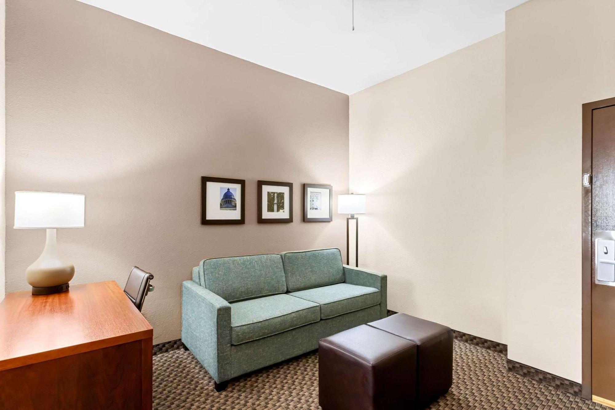Comfort Inn & Suites Grenada Extérieur photo