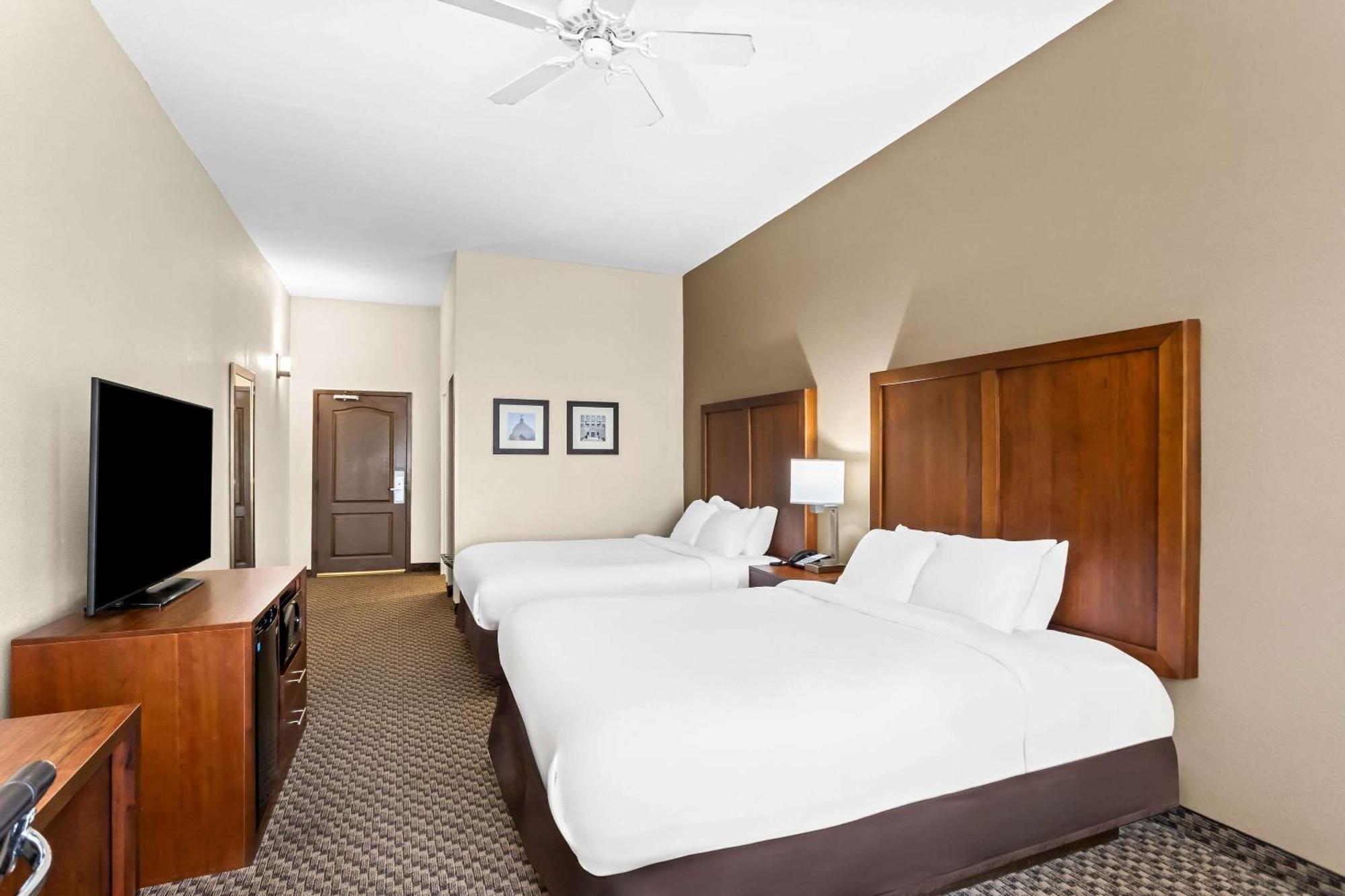 Comfort Inn & Suites Grenada Extérieur photo